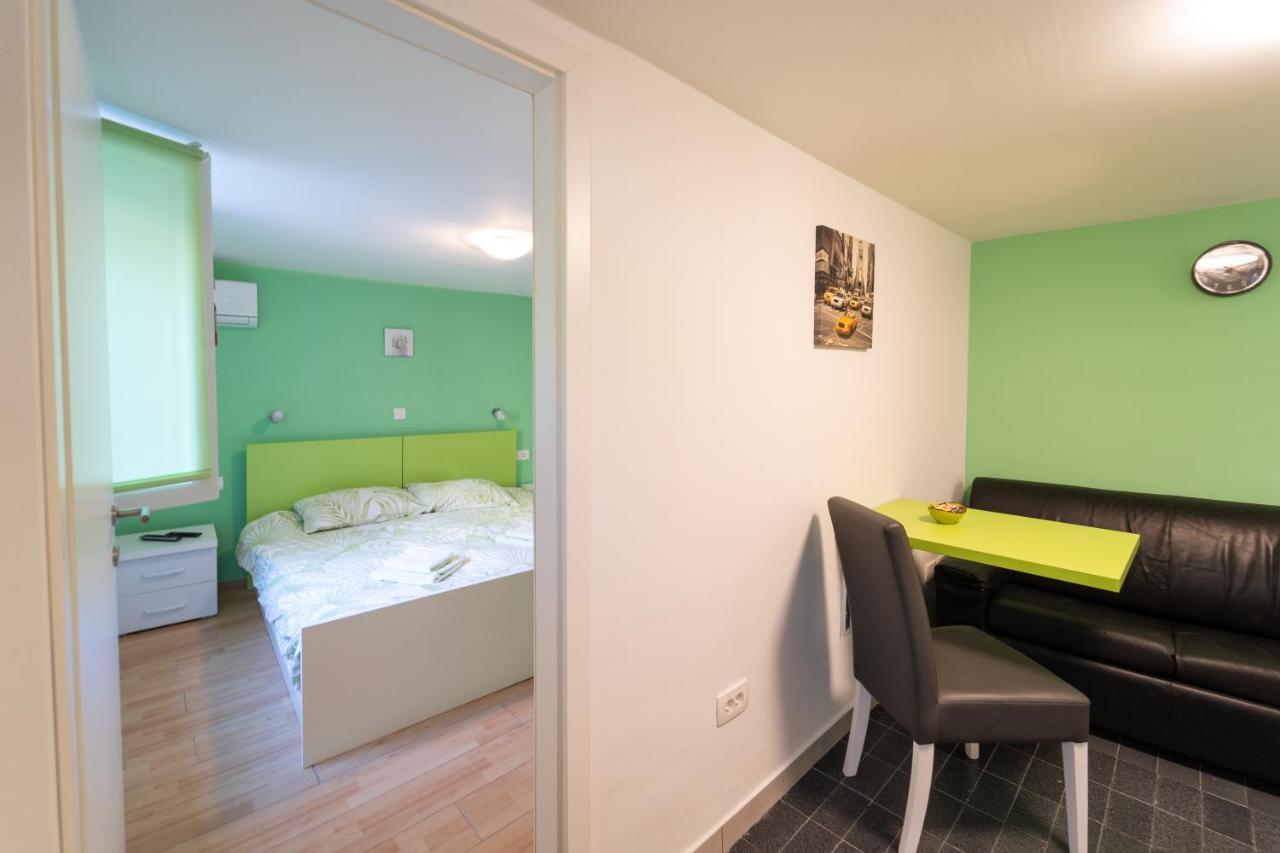 Apartment Fly Split Eksteriør bilde
