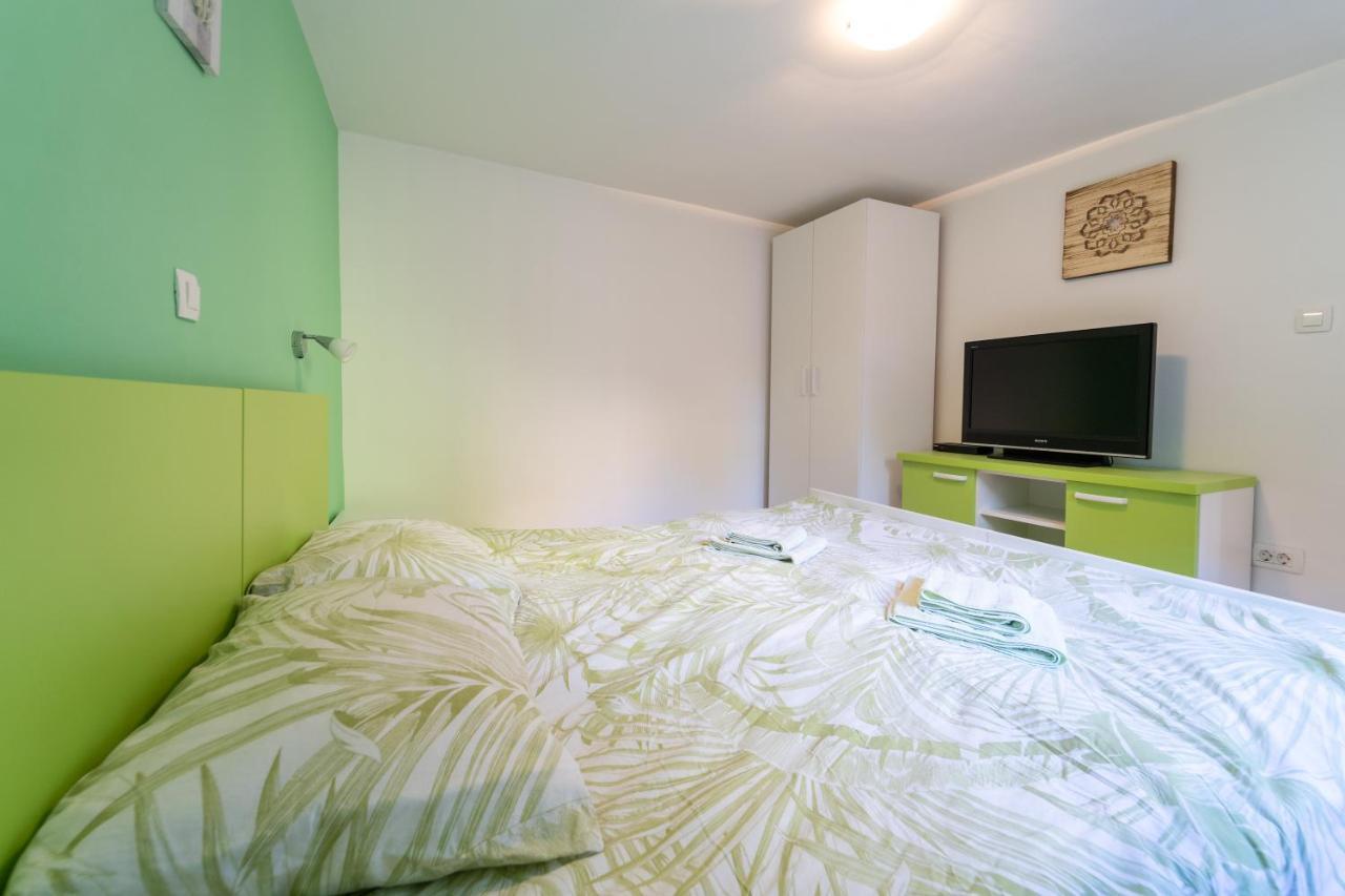 Apartment Fly Split Eksteriør bilde